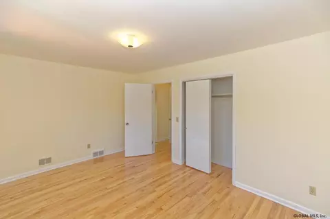 4 Phyllis Ct, Schenectady, NY 12303 photo 13
