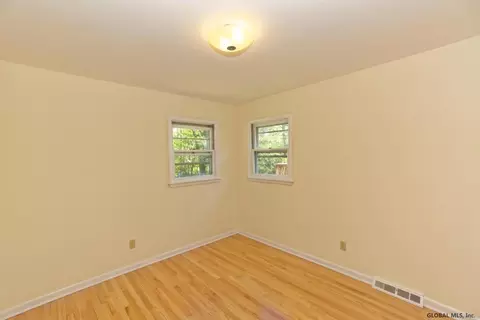 4 Phyllis Ct, Schenectady, NY 12303 photo 21