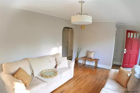 18 Canton St, Schenectady, NY 12304 photo 4