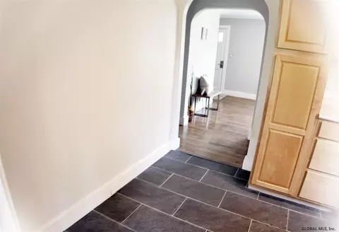 18 Canton St, Schenectady, NY 12304 photo 8