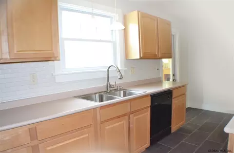 18 Canton St, Schenectady, NY 12304 photo 6
