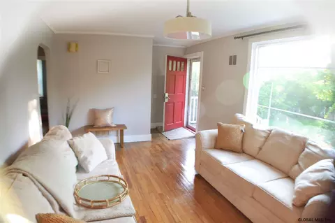 18 Canton St, Schenectady, NY 12304 photo 3