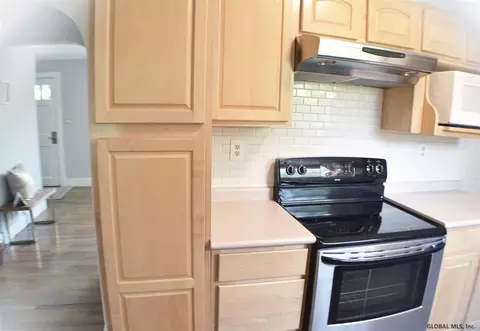 18 Canton St, Schenectady, NY 12304 photo 7