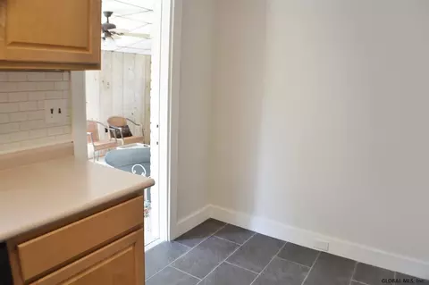 18 Canton St, Schenectady, NY 12304 photo 9