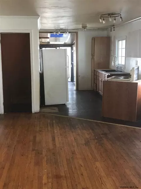 955 Maple Ave, Schenectady, NY 12305 photo 4