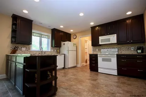 169 Hasgate Dr, Delmar, NY 12054 photo 12