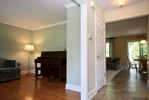 169 Hasgate Dr, Delmar, NY 12054 photo 4