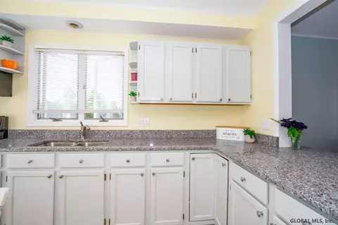 3036 Clyde Ave, Schenectady, NY 12306 photo 9