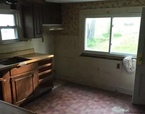 829 Millers Corners Rd, Amsterdam, NY 12010 photo 5
