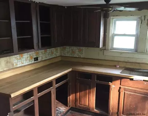 829 Millers Corners Rd, Amsterdam, NY 12010 photo 4
