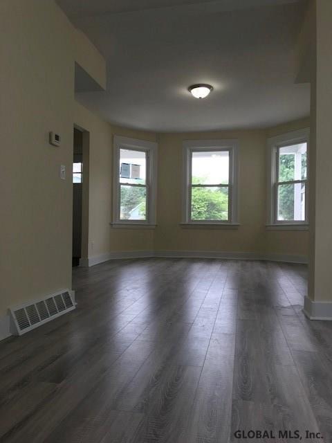 32 Chiswell St, Schenectady, NY 12304 photo 2