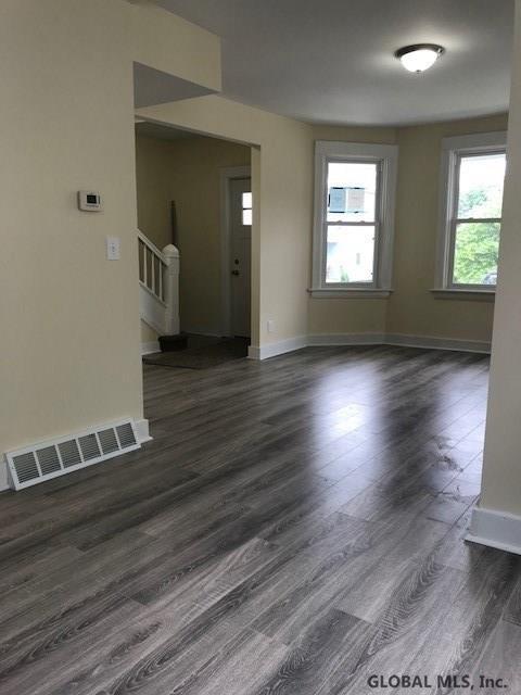 32 Chiswell St, Schenectady, NY 12304 photo 4