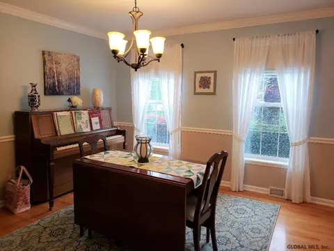 9 Swan Pl, Slingerlands, NY 12159 photo 6