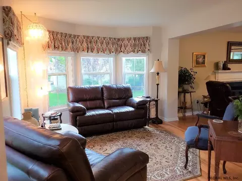 9 Swan Pl, Slingerlands, NY 12159 photo 8