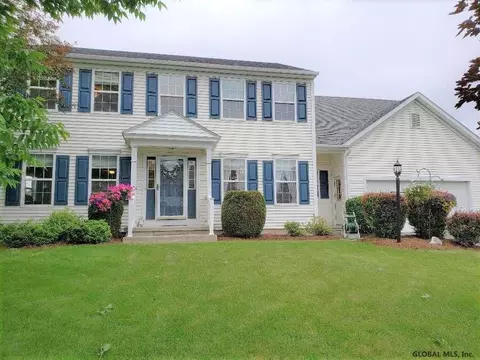 9 Swan Pl, Slingerlands, NY 12159 photo 2