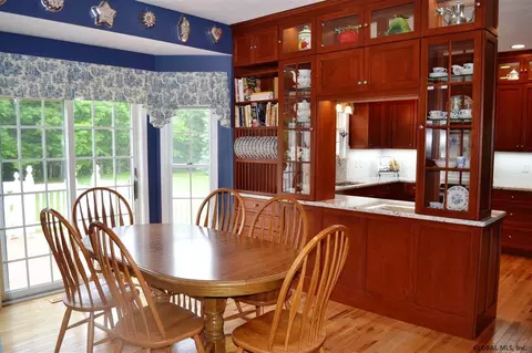 512 Normanskill Pl, Slingerlands, NY 12159 photo 8