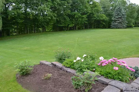 512 Normanskill Pl, Slingerlands, NY 12159 photo 2