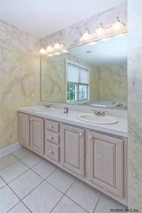 30 Bluestone Rdg, Halfmoon, NY 12065 photo 32
