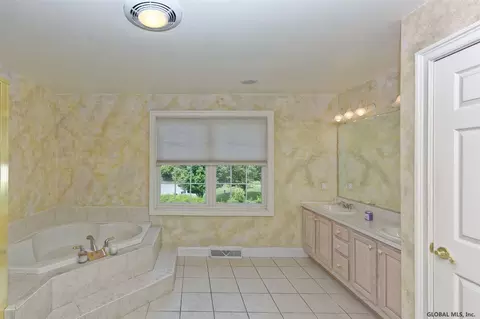 30 Bluestone Rdg, Halfmoon, NY 12065 photo 31