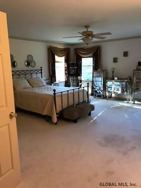 93 Gullane Dr, Slingerlands, NY 12159 photo 16