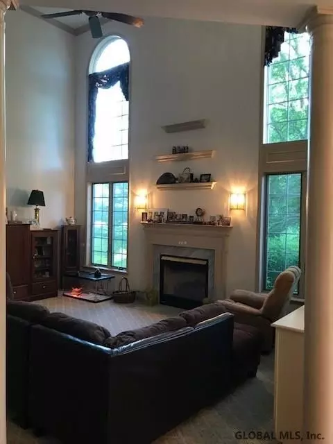 93 Gullane Dr, Slingerlands, NY 12159 photo 9