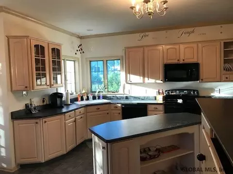 93 Gullane Dr, Slingerlands, NY 12159 photo 5