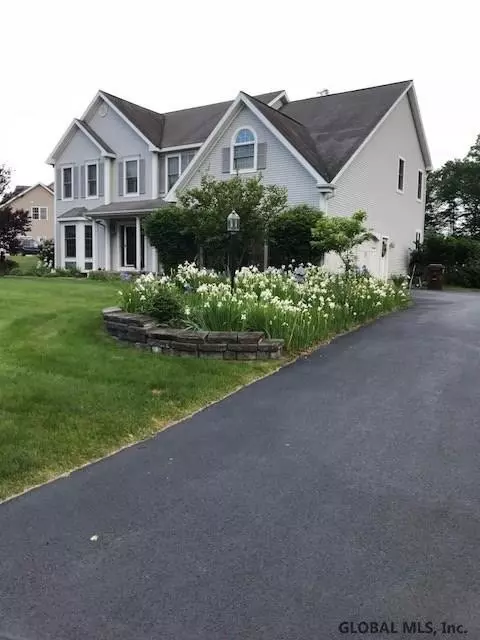 93 Gullane Dr, Slingerlands, NY 12159 photo 2