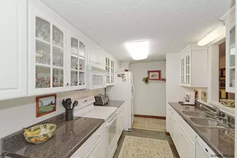 20 Aspen, Slingerlands, NY 12159 photo 3