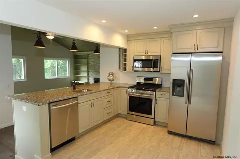 3219 Williams St, Schenectady, NY 12306 photo 3