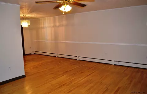 2 Valleyview Ave, Schenectady, NY 12306 photo 5