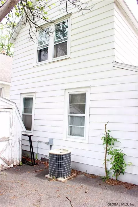 466 12th St, Schenectady, NY 12306 photo 22