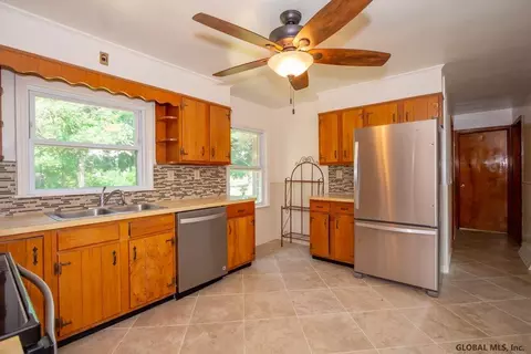 2440 3rd Ave, Schenectady, NY 12303 photo 6