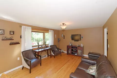 64 Hite Ct, Schenectady, NY 12303 photo 3