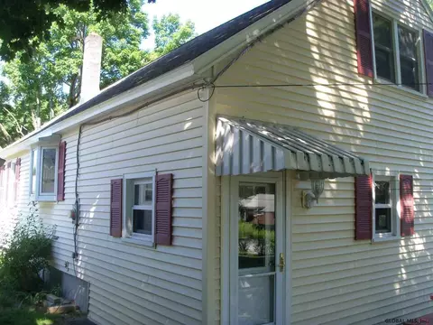 211 E Palmer Ave, Schenectady, NY 12303 photo 4