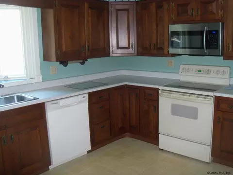 211 E Palmer Ave, Schenectady, NY 12303 photo 9