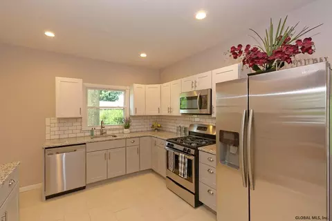 2033 Curry Rd, Schenectady, NY 12303 photo 6