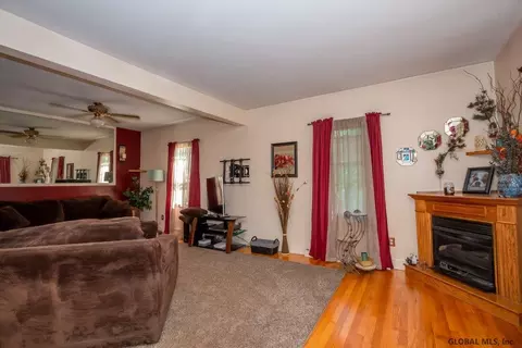 170 Manchester Rd, Schenectady, NY 12304 photo 10