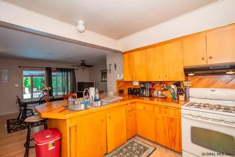 170 Manchester Rd, Schenectady, NY 12304 photo 16