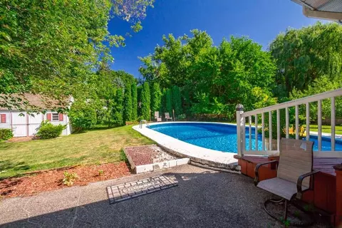 170 Manchester Rd, Schenectady, NY 12304 photo 4