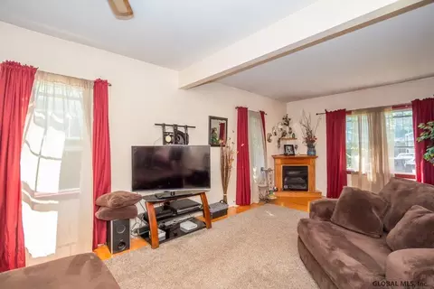 170 Manchester Rd, Schenectady, NY 12304 photo 12