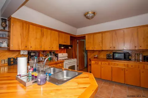 170 Manchester Rd, Schenectady, NY 12304 photo 15