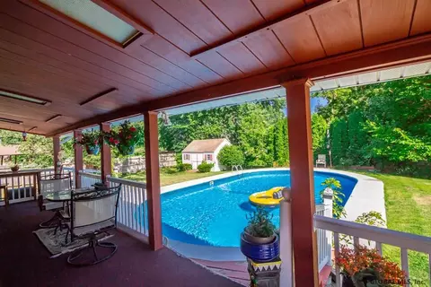170 Manchester Rd, Schenectady, NY 12304 photo 7