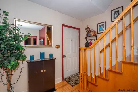 170 Manchester Rd, Schenectady, NY 12304 photo 9