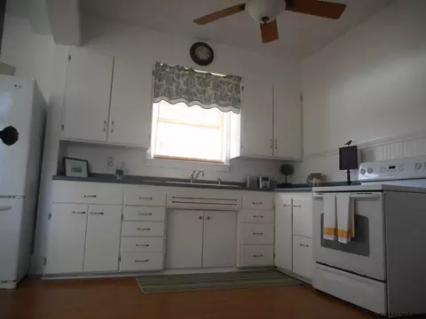 23 Spruce St, Schenectady, NY 12304 photo 9