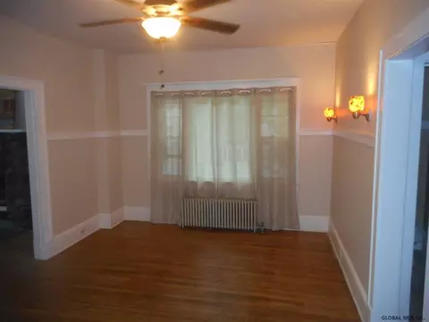 23 Spruce St, Schenectady, NY 12304 photo 4