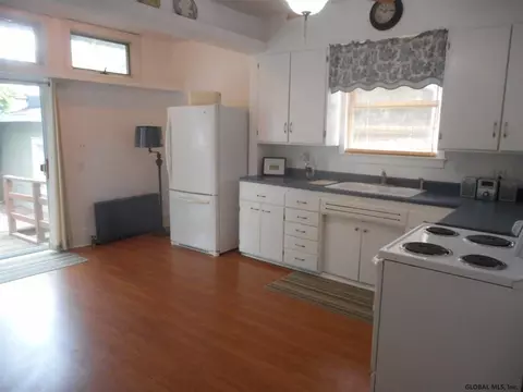 23 Spruce St, Schenectady, NY 12304 photo 7