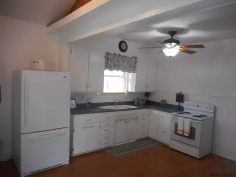 23 Spruce St, Schenectady, NY 12304 photo 8