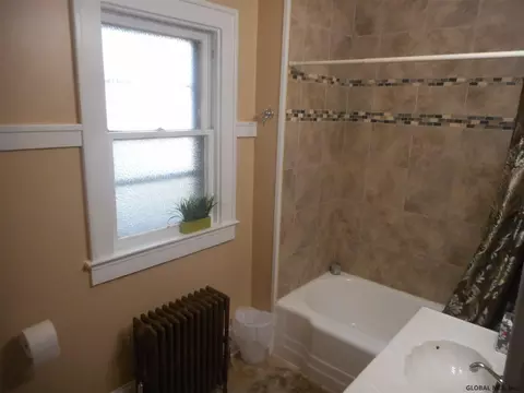 23 Spruce St, Schenectady, NY 12304 photo 5