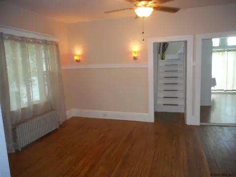 23 Spruce St, Schenectady, NY 12304 photo 3