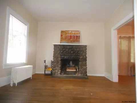 23 Spruce St, Schenectady, NY 12304 photo 2